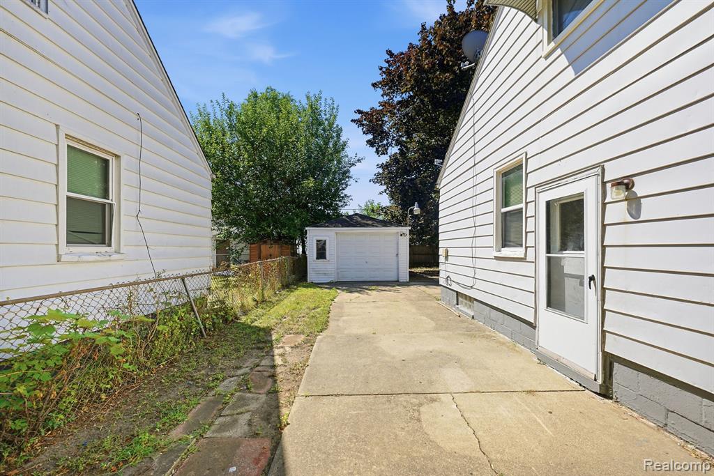 main property photo 27