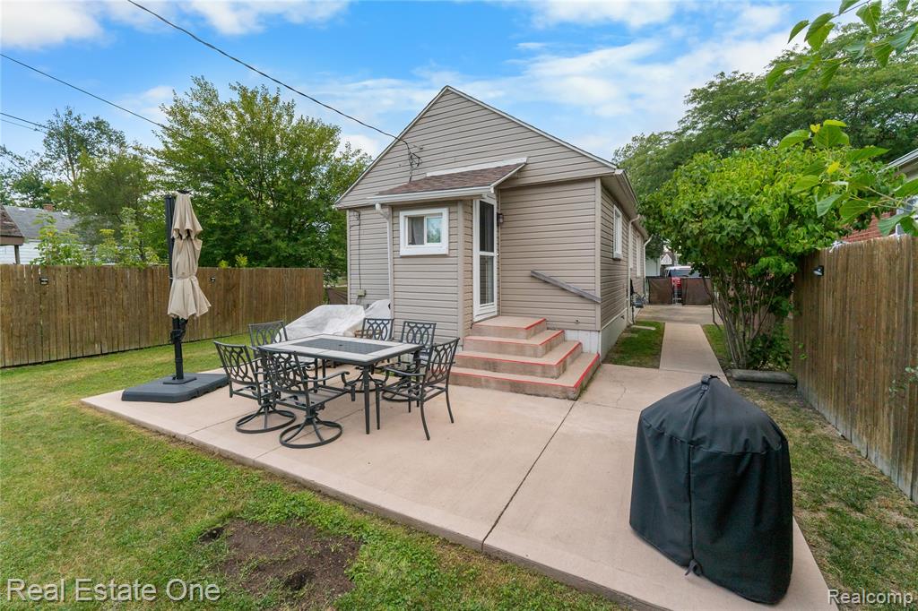 main property photo 12