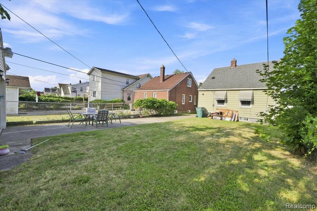 main property photo 6