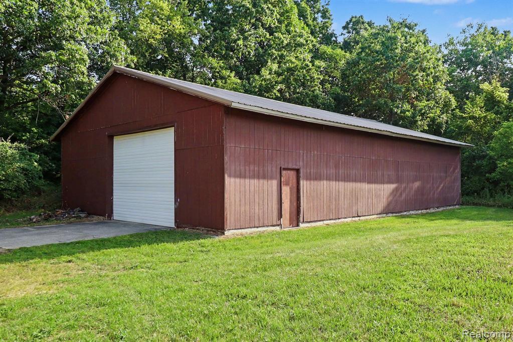 main property photo 40