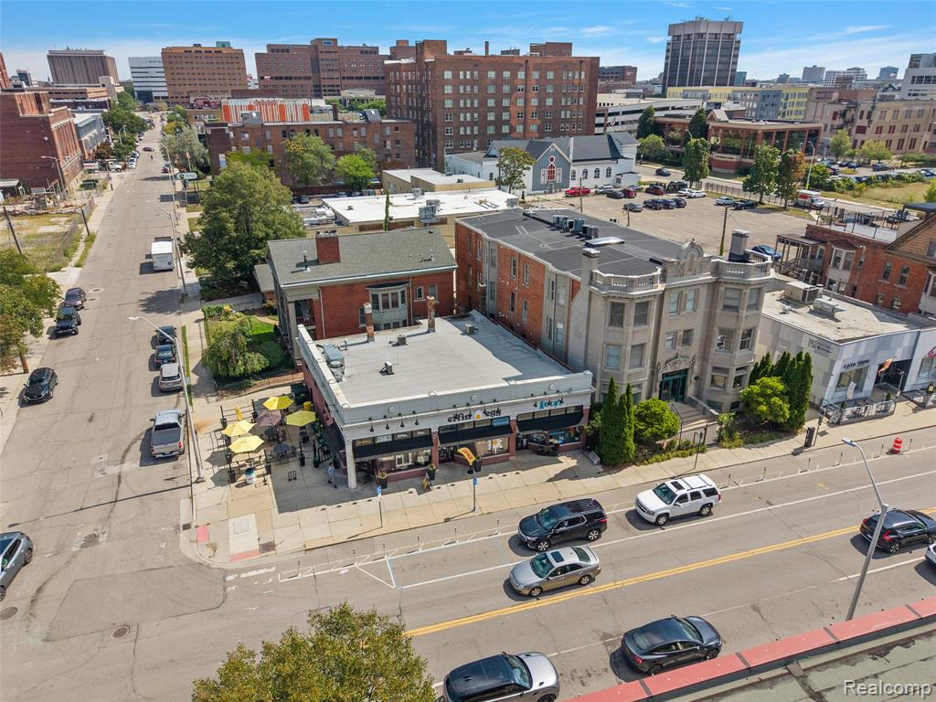 main property photo 40