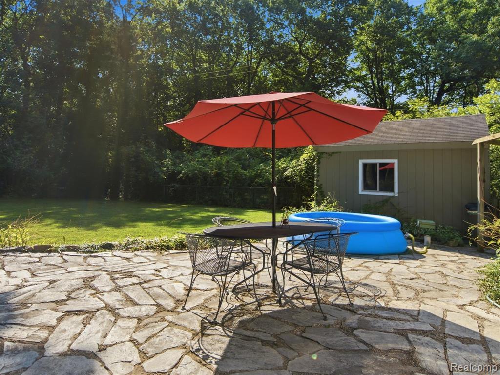 main property photo 40