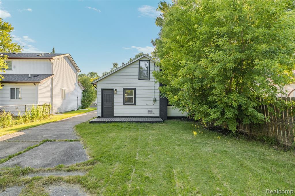 main property photo 20