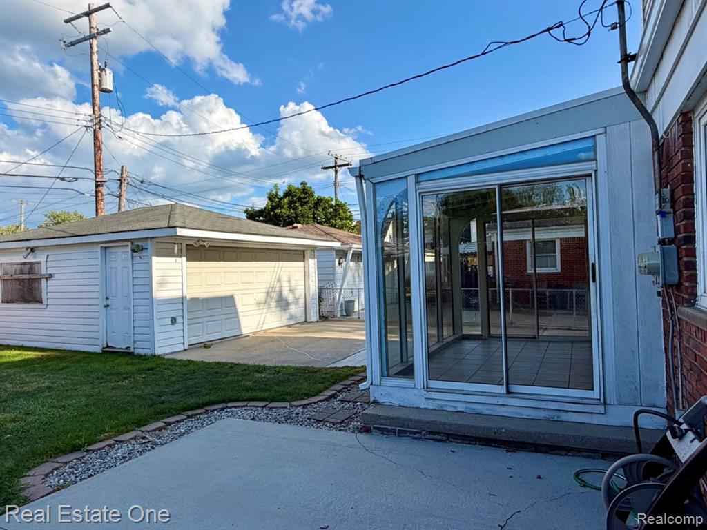 main property photo 8