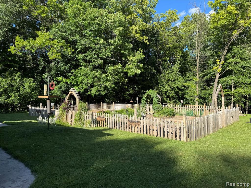 main property photo 10