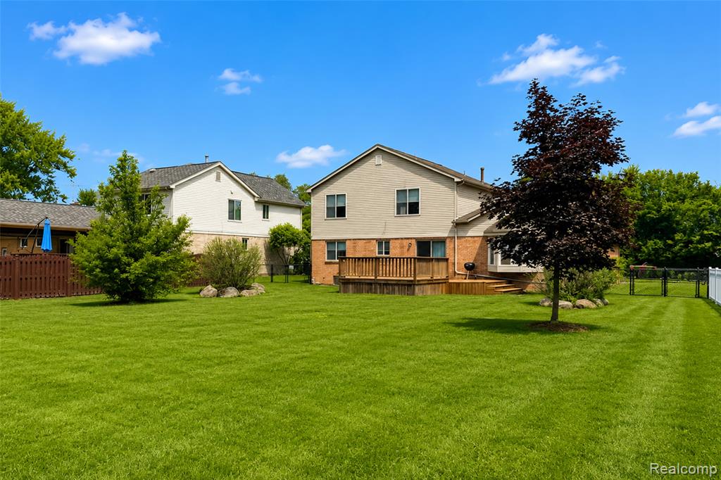 main property photo 40