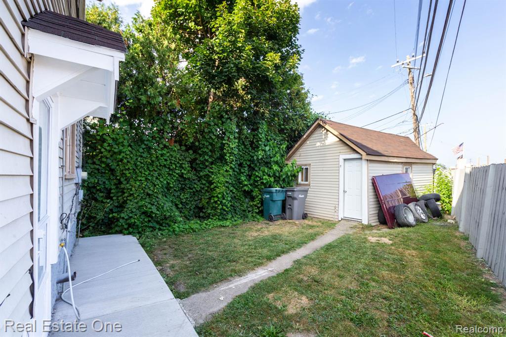 main property photo 41