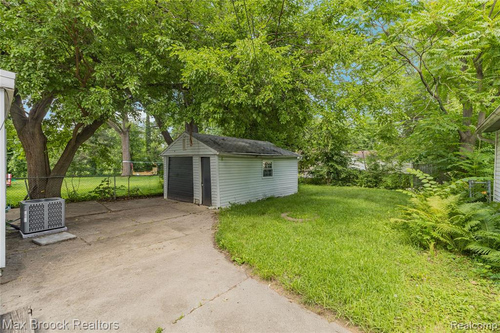 main property photo 29