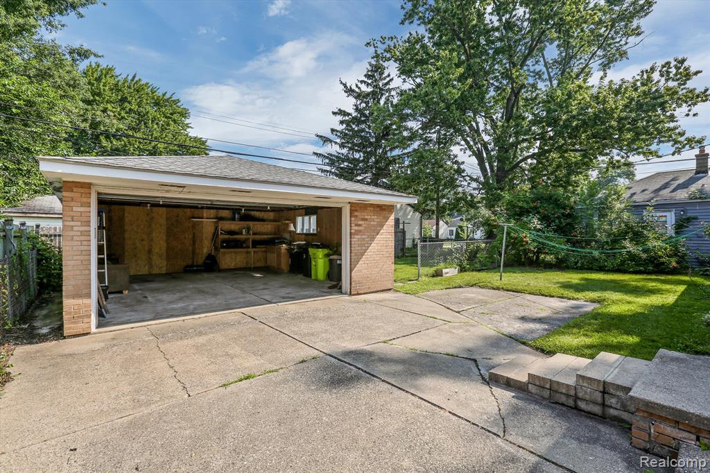 main property photo 17