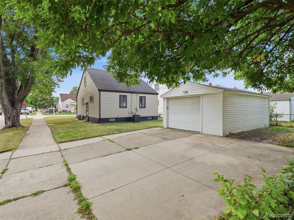 main property photo 30