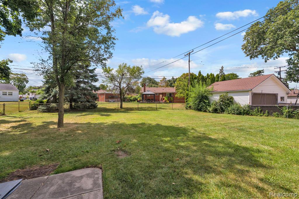 main property photo 20