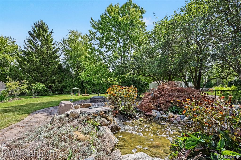 main property photo 32