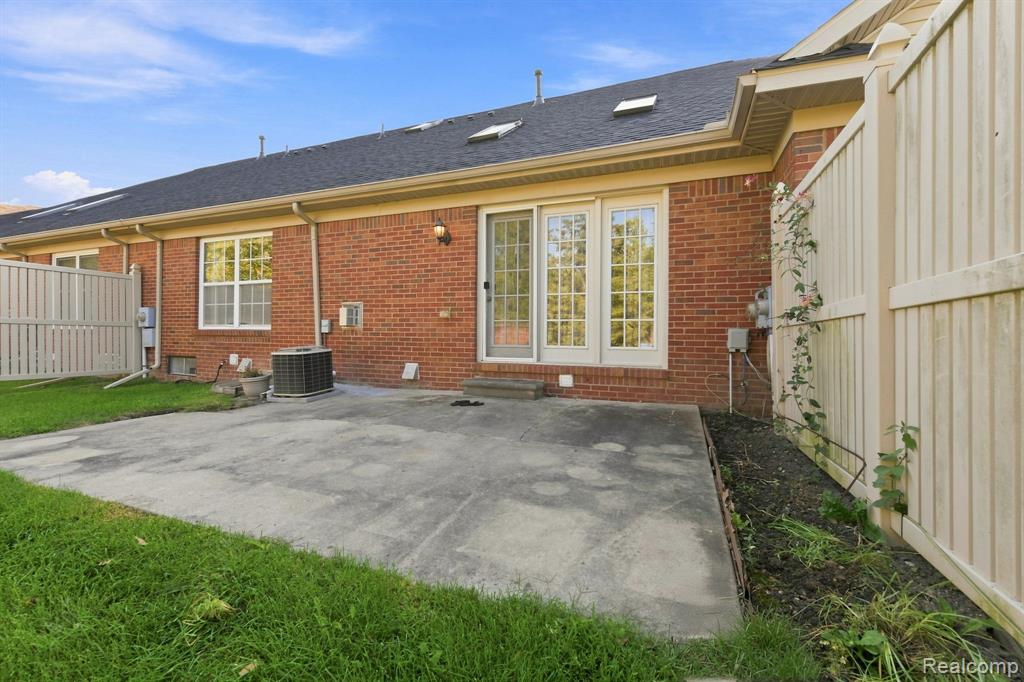 main property photo 34
