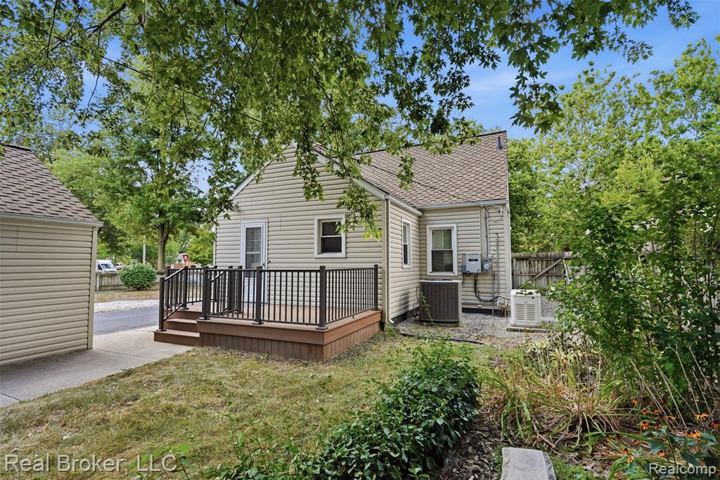 main property photo 25