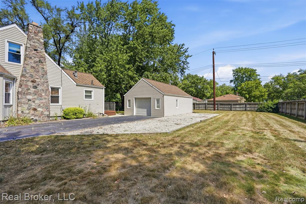 main property photo 31