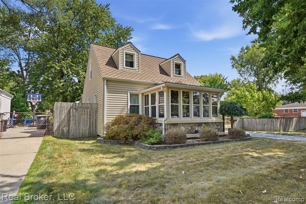 main property photo 32