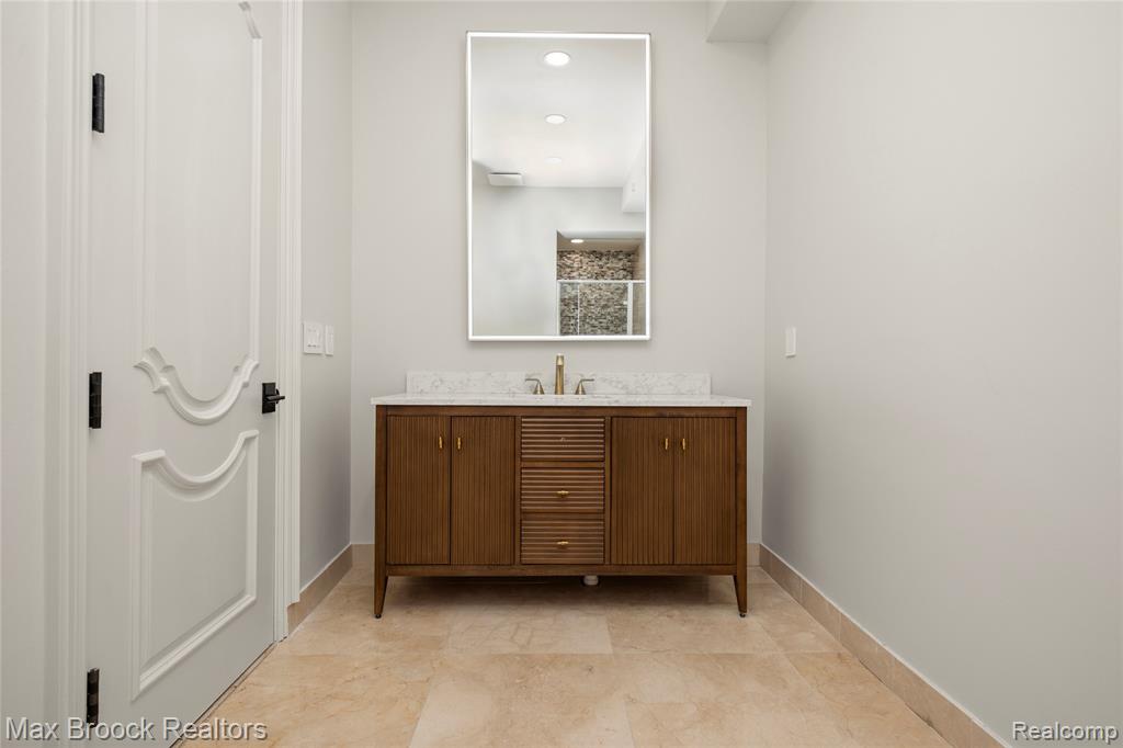 main property photo 61