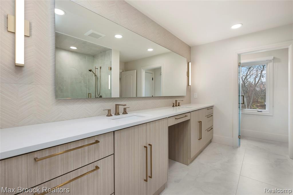 main property photo 84
