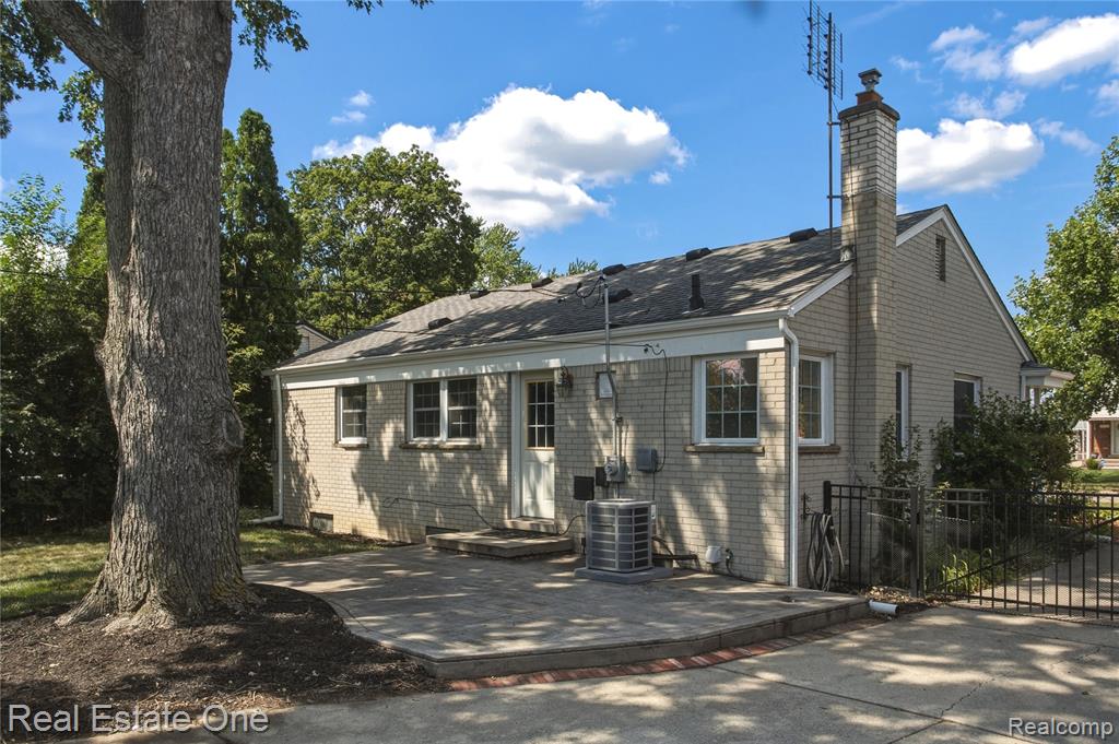 main property photo 27
