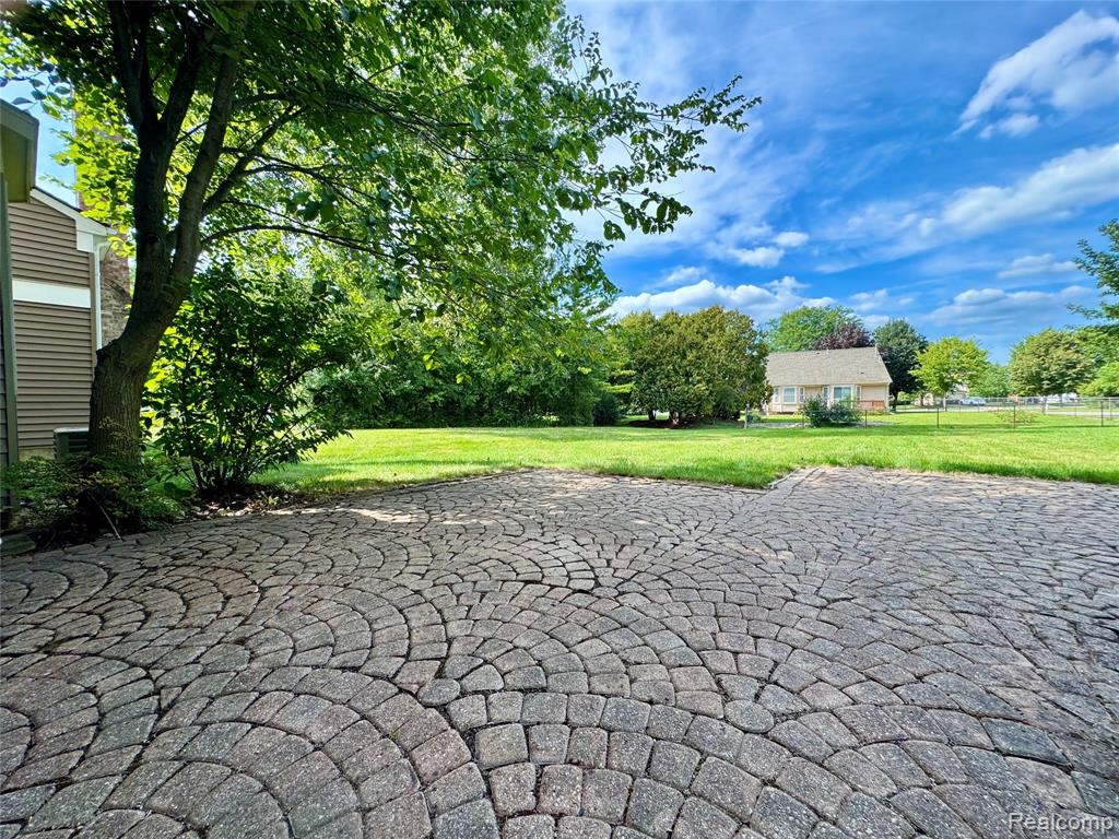 main property photo 28