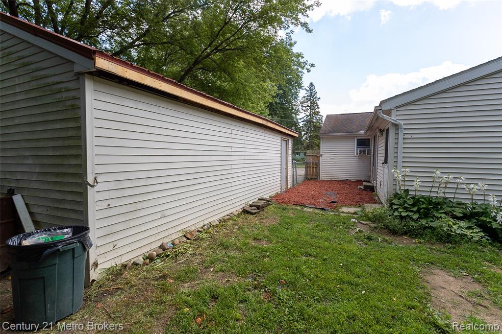 main property photo 34