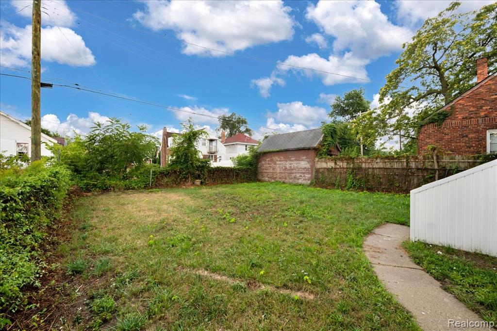 main property photo 23