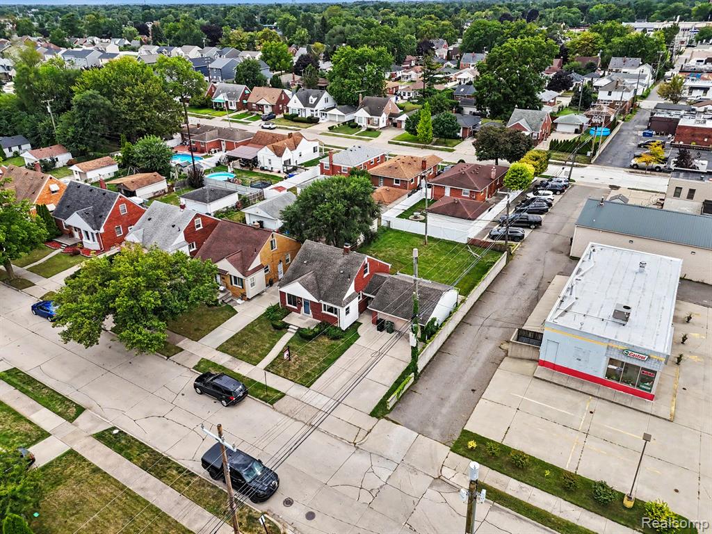main property photo 33