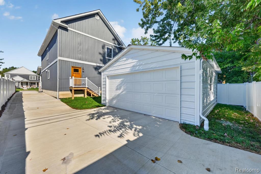 main property photo 54
