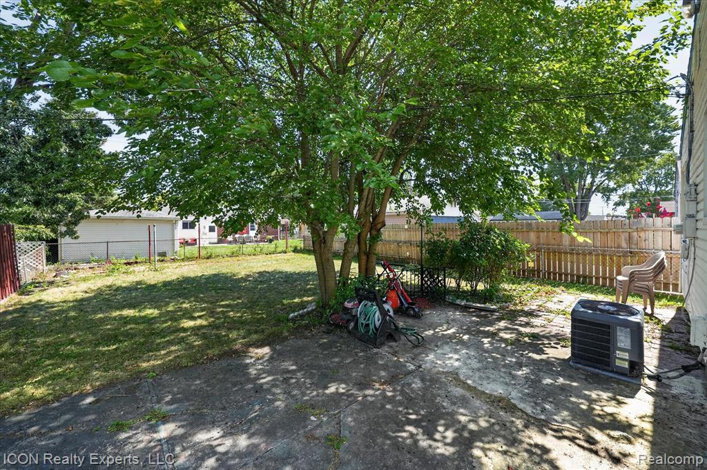 main property photo 37