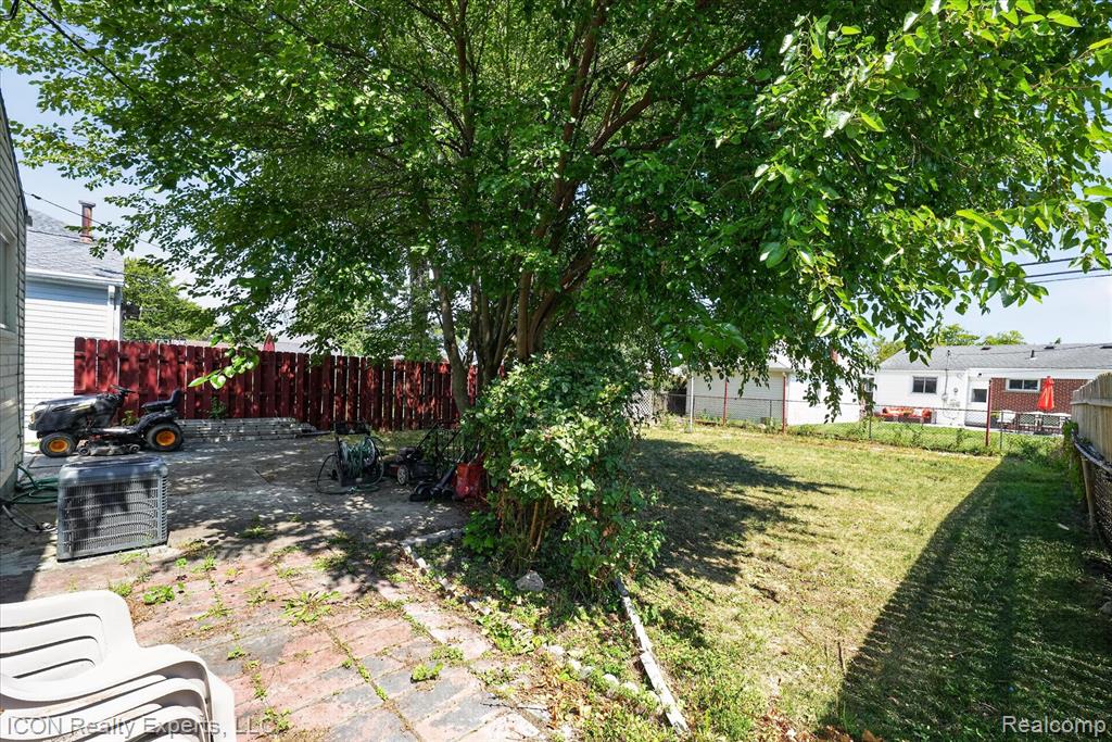 main property photo 40