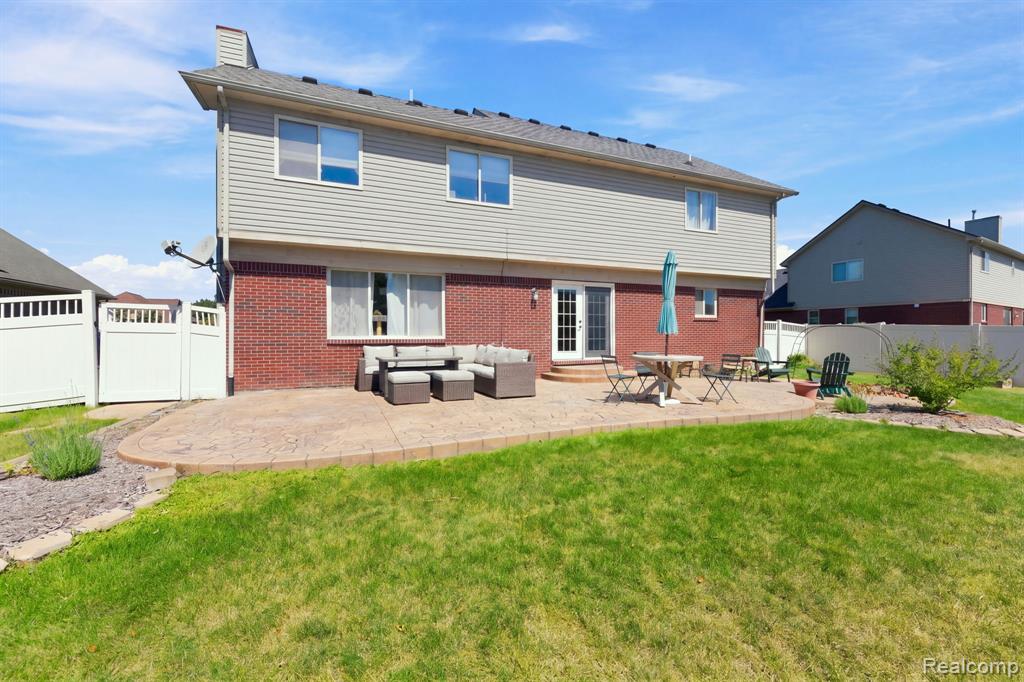 main property photo 37