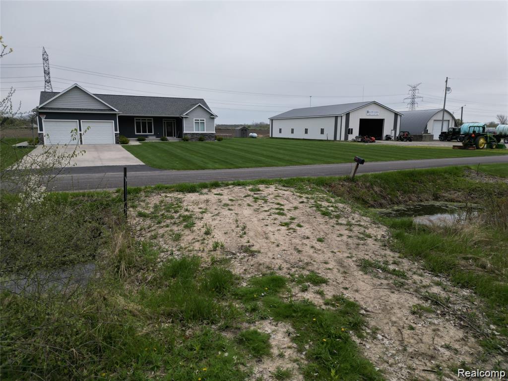 main property photo 6