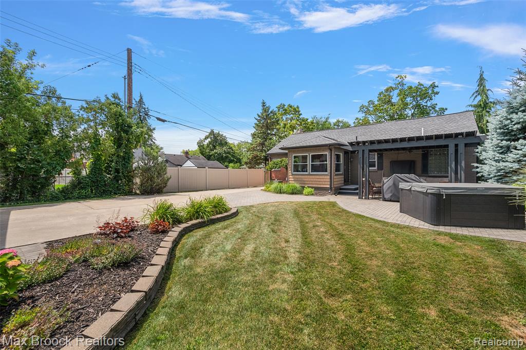 main property photo 18