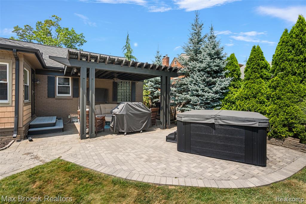 main property photo 19