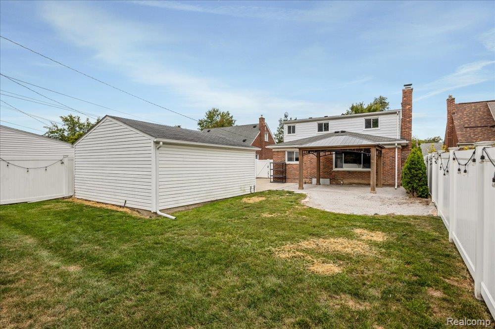 main property photo 34