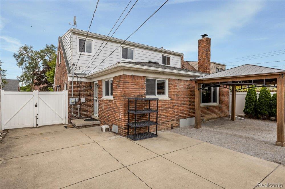 main property photo 37