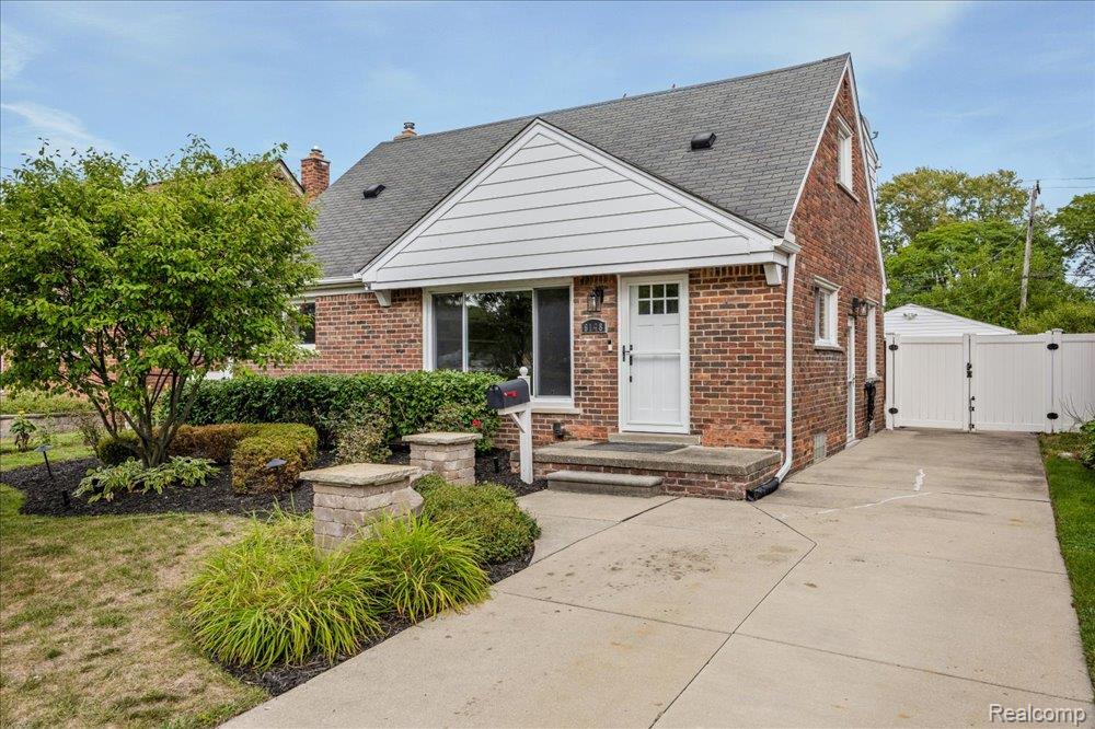 main property photo 40