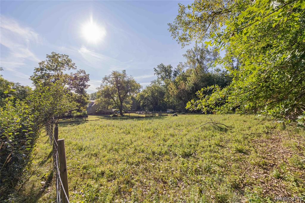 main property photo 40