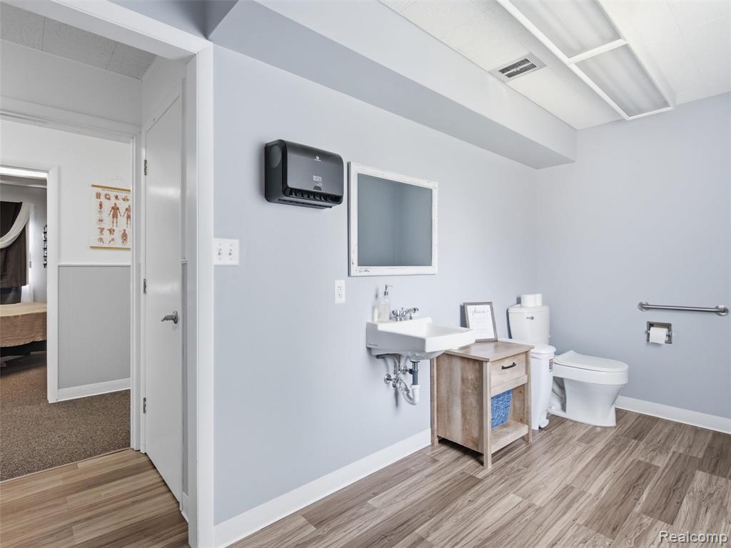 main property photo 32