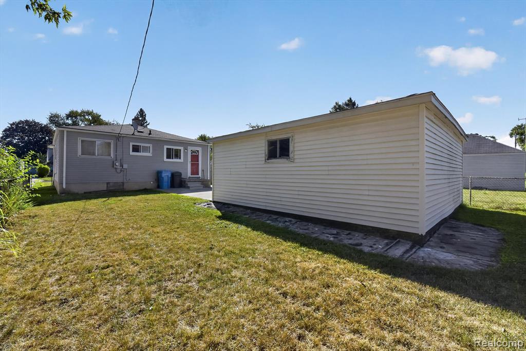 main property photo 23