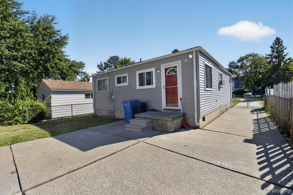 main property photo 26