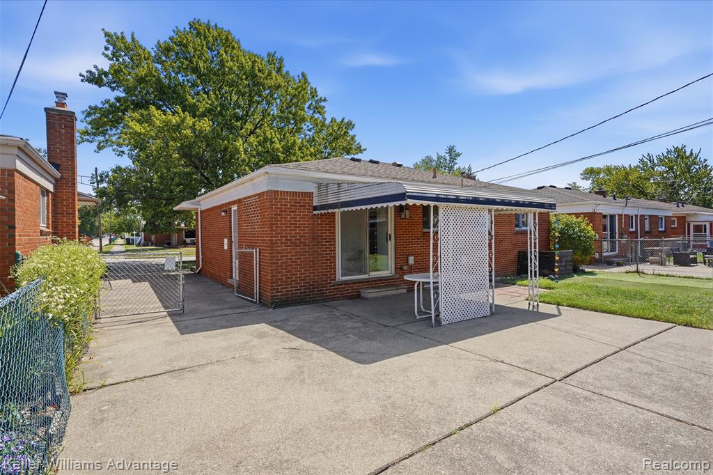 main property photo 30