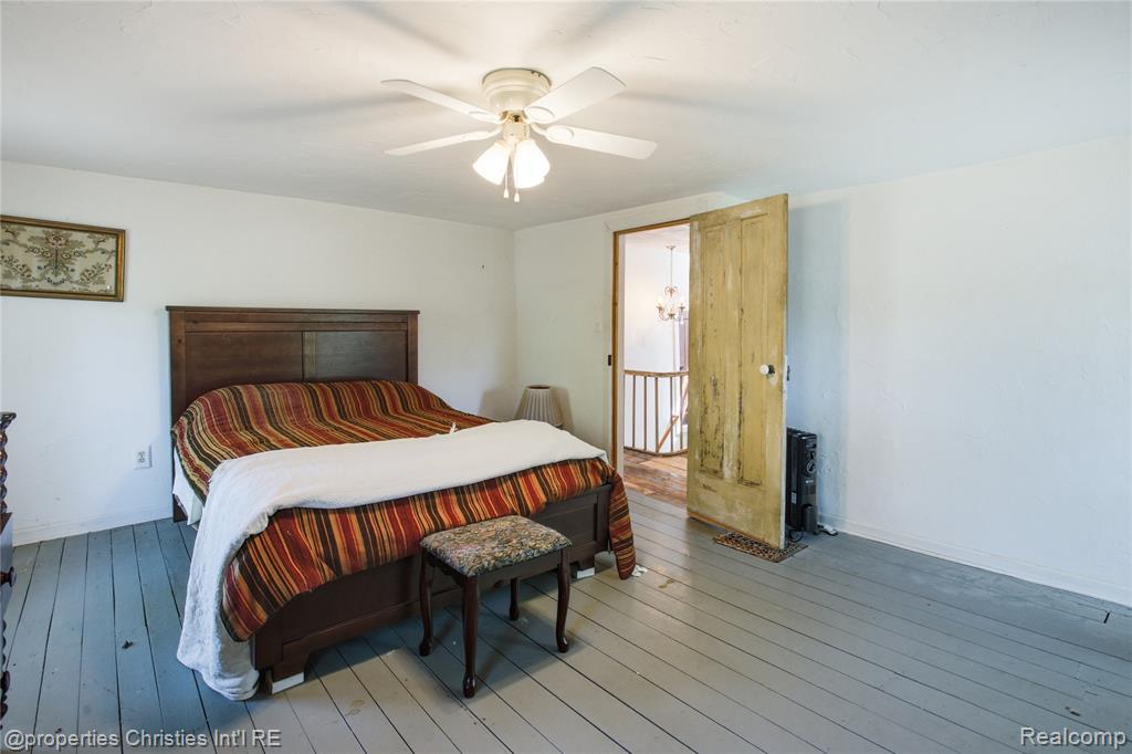 main property photo 34