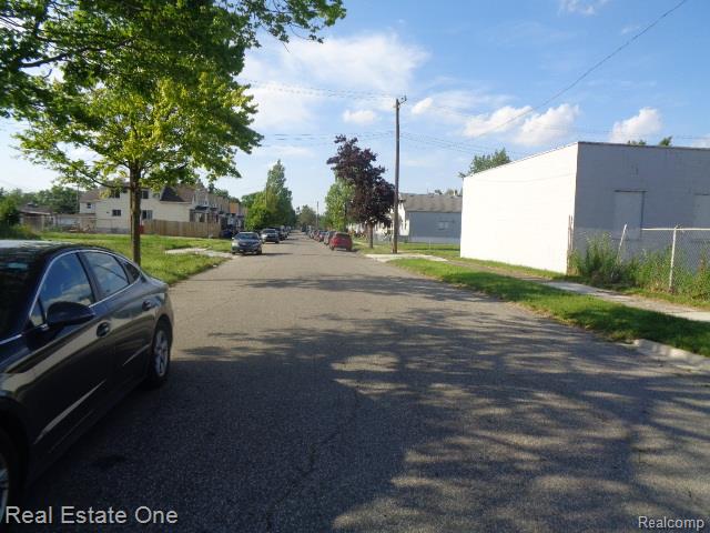 main property photo 13