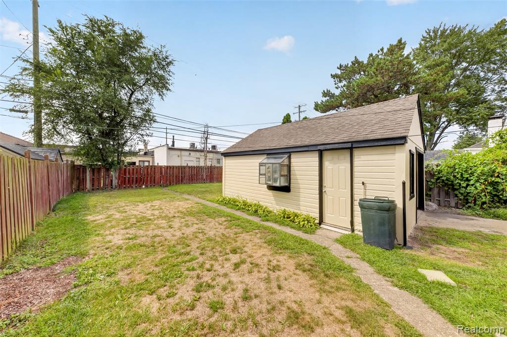 main property photo 43
