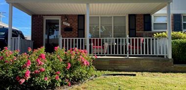 image of property with 3 Bed | 2 Bath | 1,004 Sqft