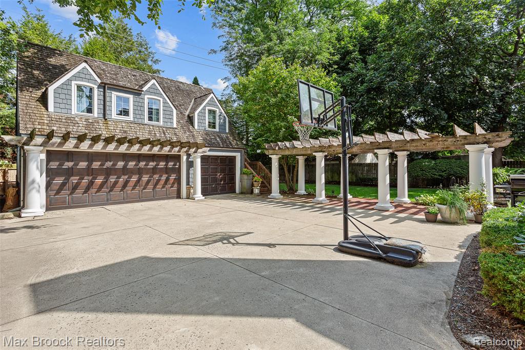main property photo 43
