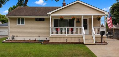 image of property with 3 Bed | 2 Bath | 900 Sqft