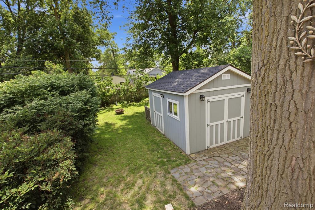 main property photo 32