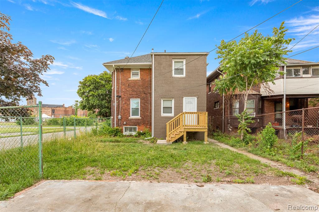 main property photo 17